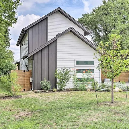 Gorgeous Georgetown Home, Walk To The Square!